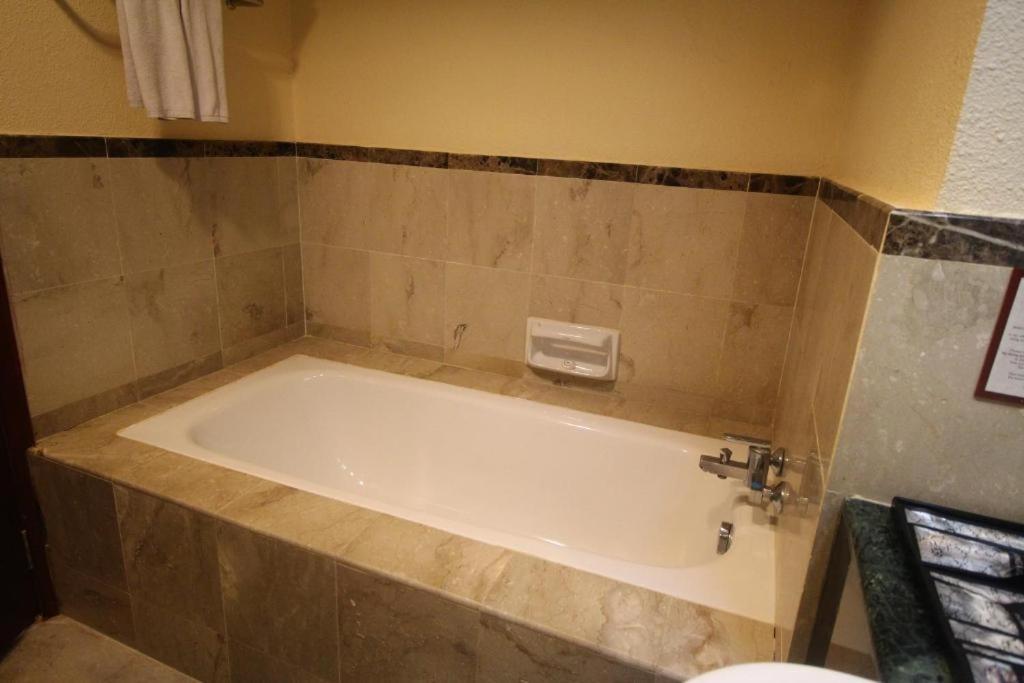 Grand Riverview Hotel 4*