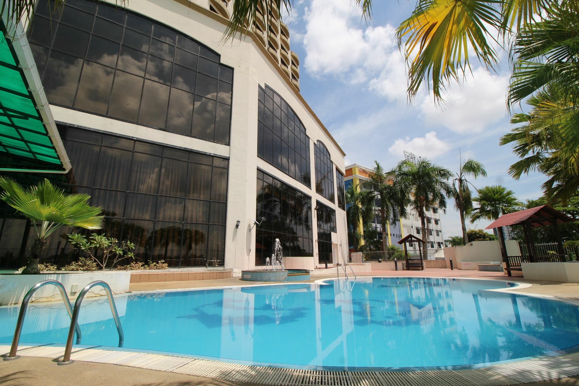 Grand Riverview 4*
